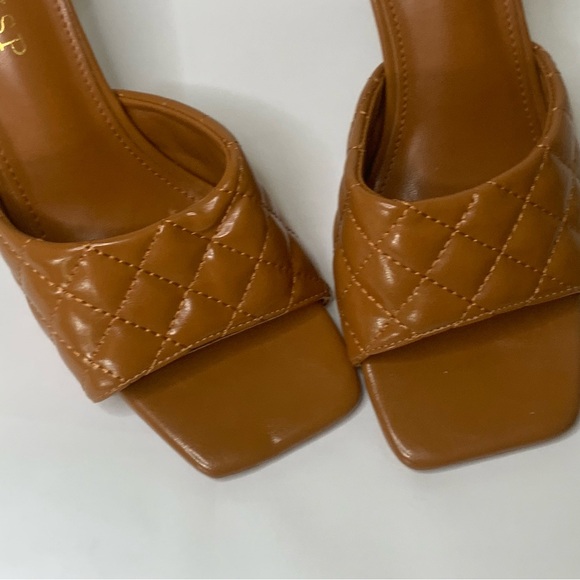 Heels slides like new condition European size 37 US size 6 1/2 - Picture 3 of 13